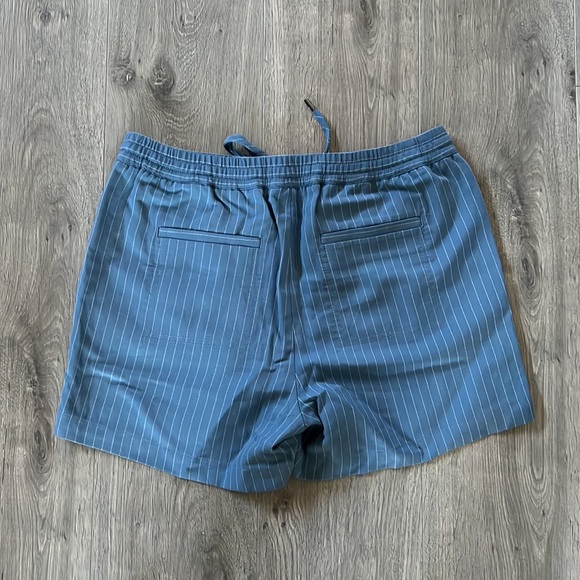 Banana Republic Womens Small Short - Picture 2 of 4